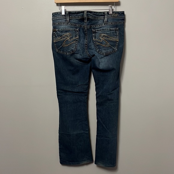 Silver Jeans Toni Style 32/33 Altered length - Picture 3 of 3